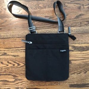 BAGGALINI messenger bag! 10”x10” black +mesh strap